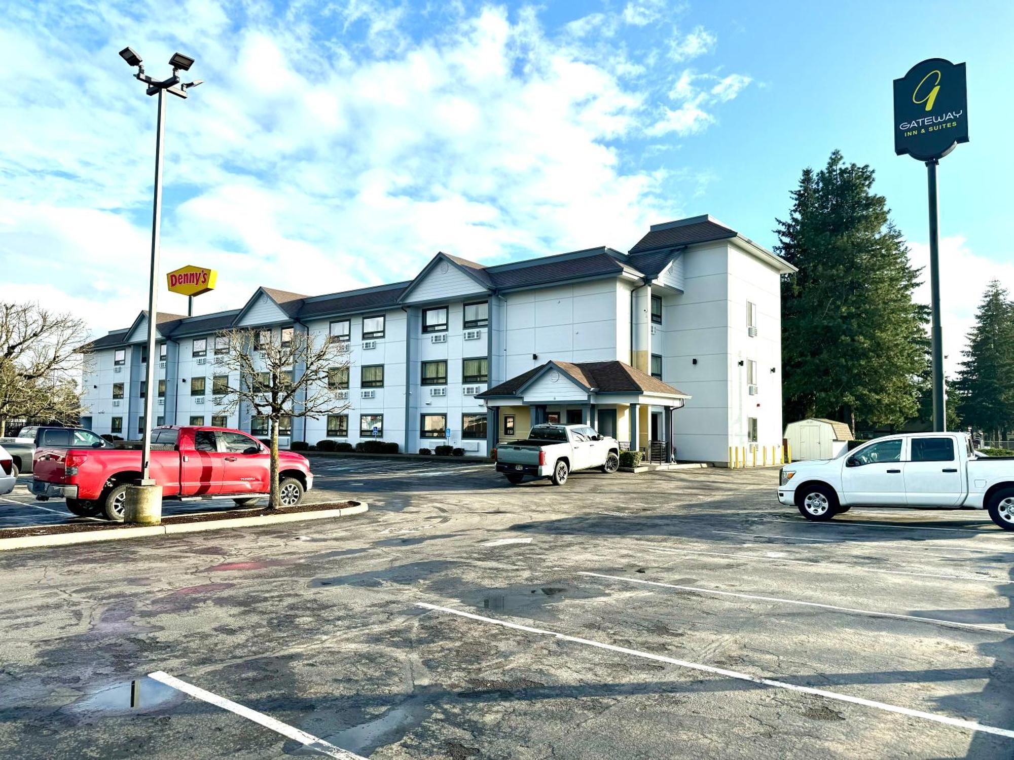 Gateway Inn & Suites Eugene-Springfield Exterior photo